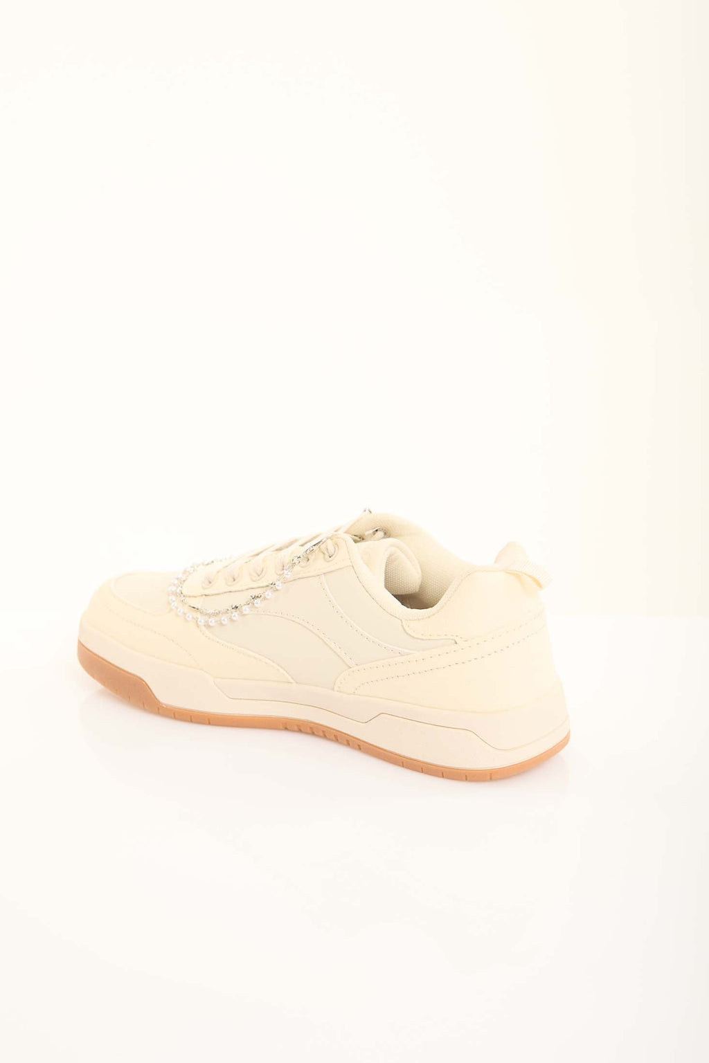 Star Sneakers with Decorative Pearls Chain