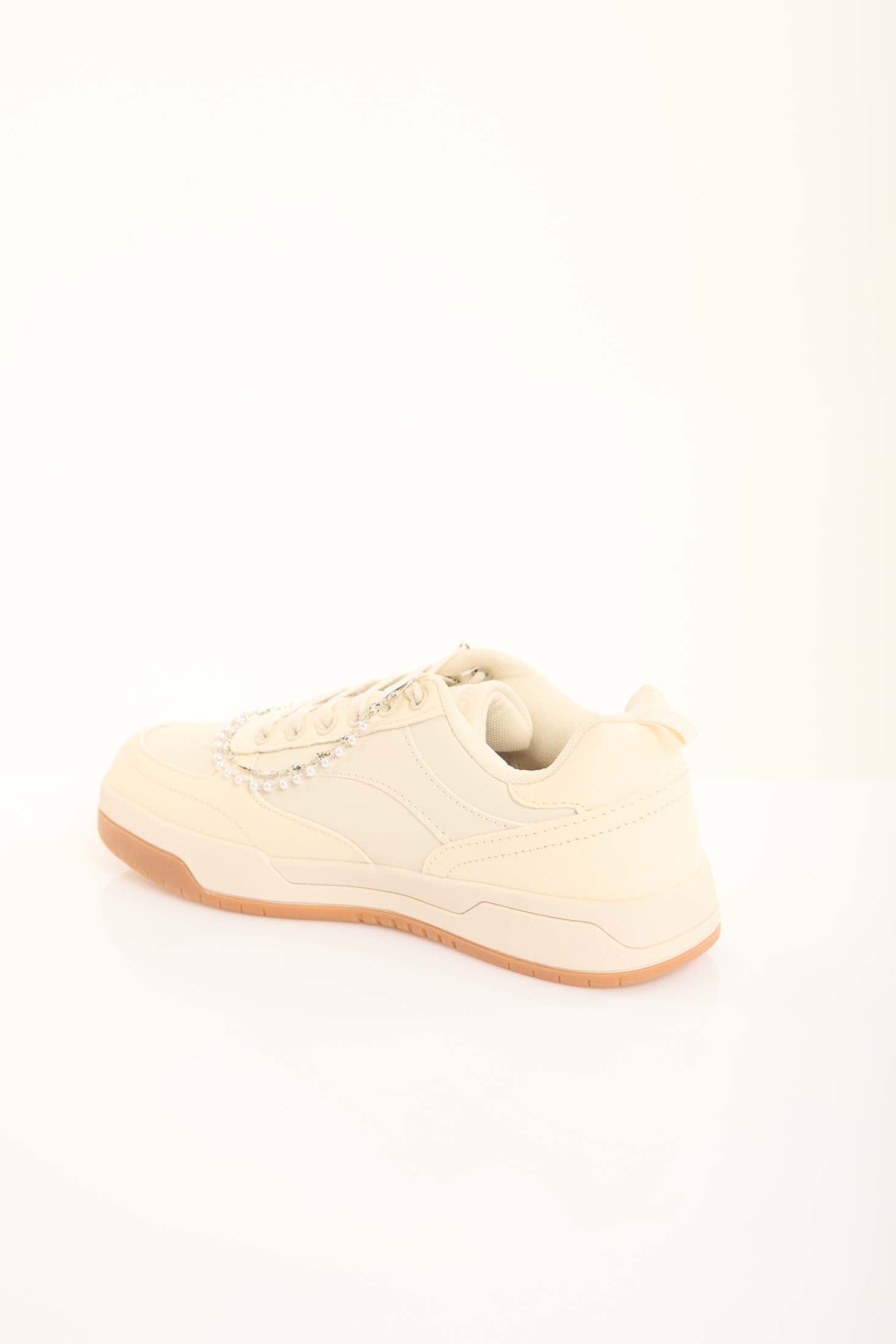 Star Sneakers with Decorative Pearls Chain