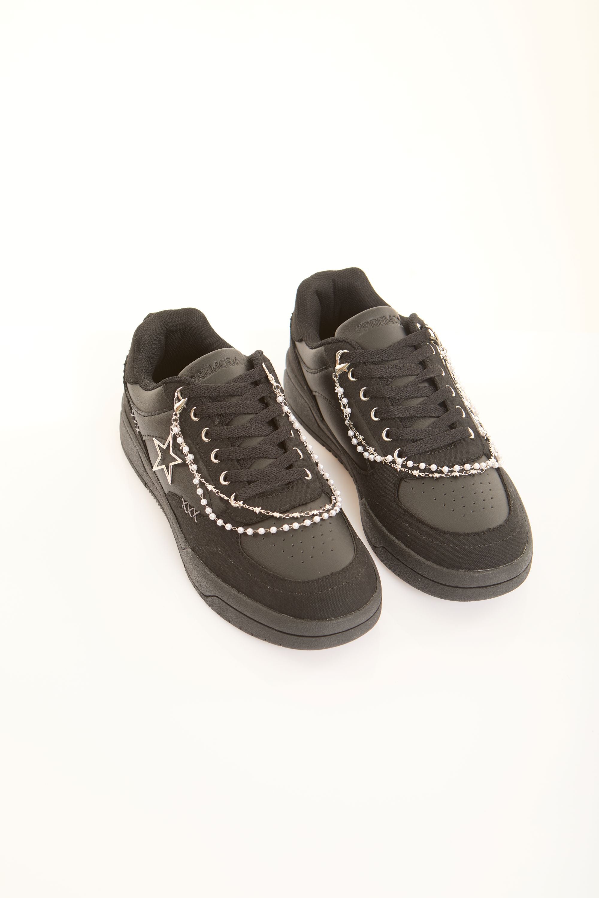 Star Sneakers with Decorative Pearls Chain