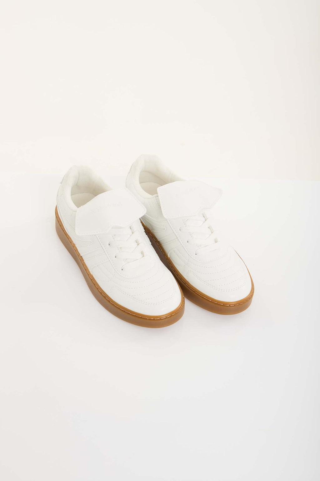 Leather Casual Shoes with Simple Stitches