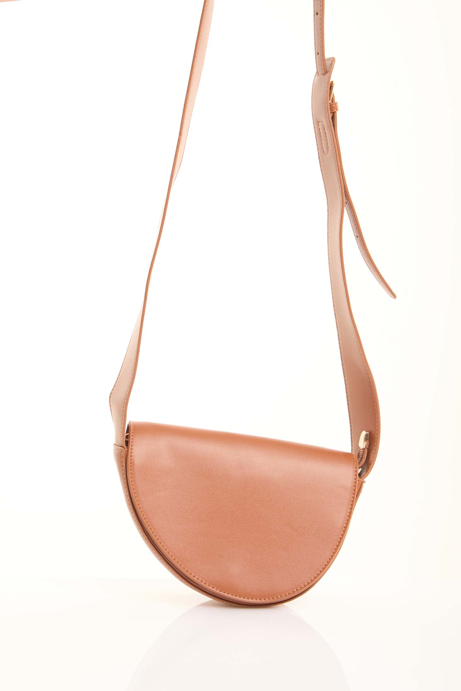 Daily Crossbody Bag with Streamlined Form