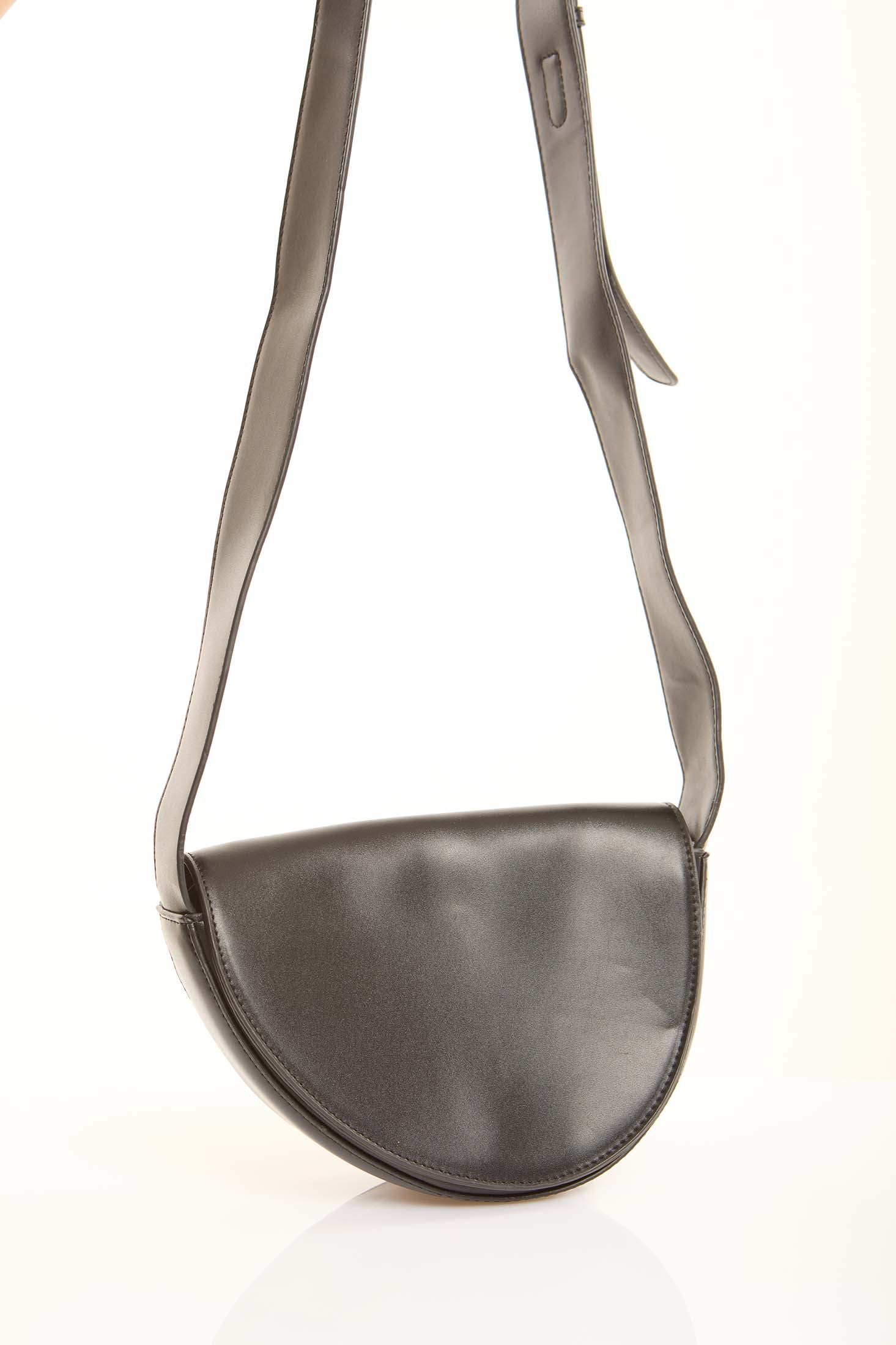 Daily Crossbody Bag with Streamlined Form