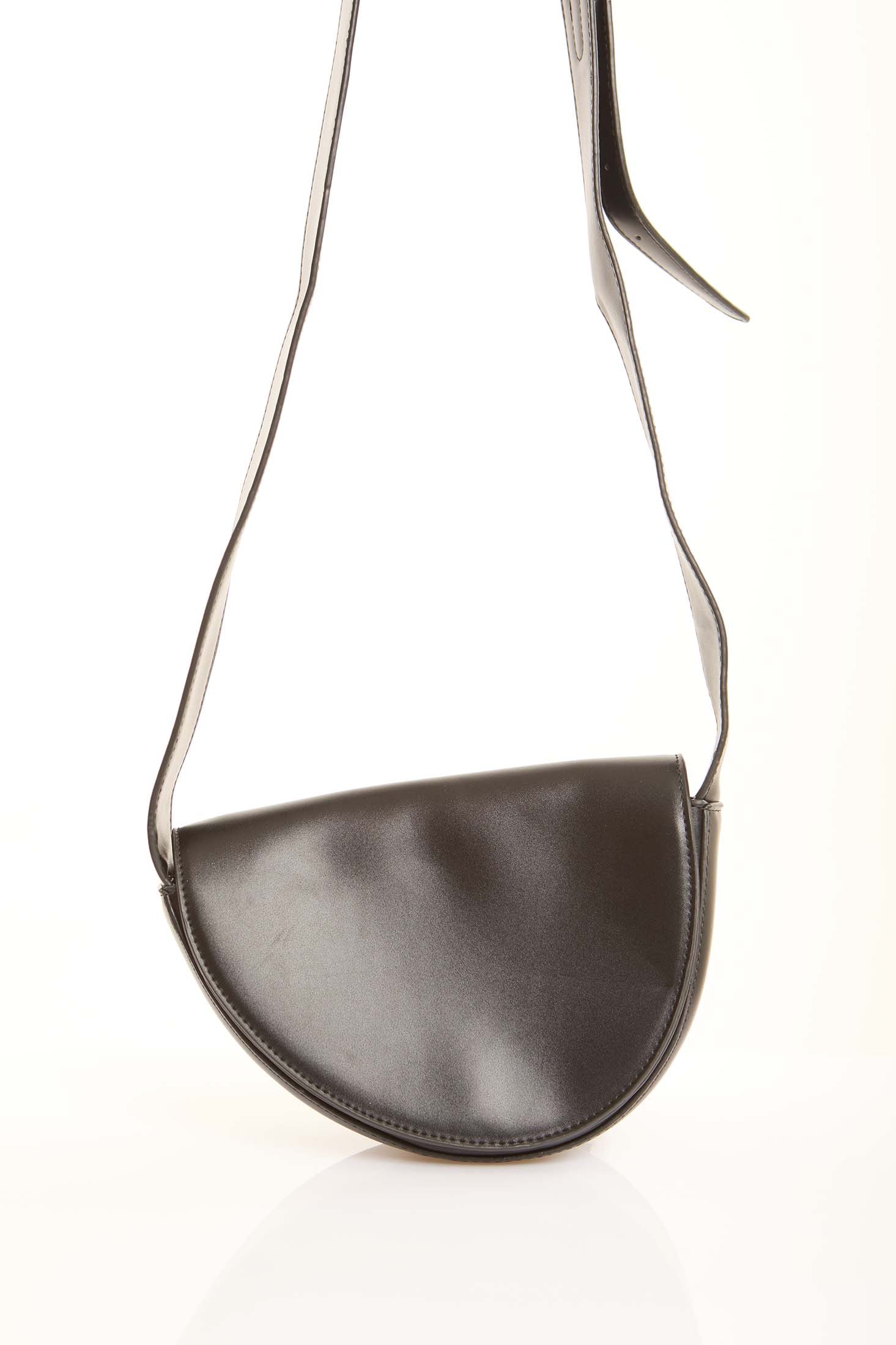 Daily Crossbody Bag with Streamlined Form