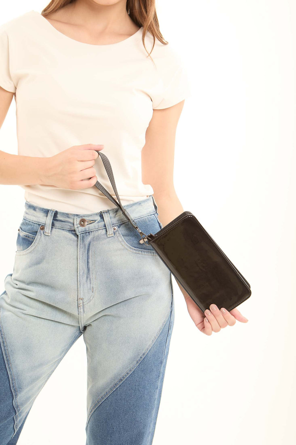 Daily Leather Wristlet Zip Wallet