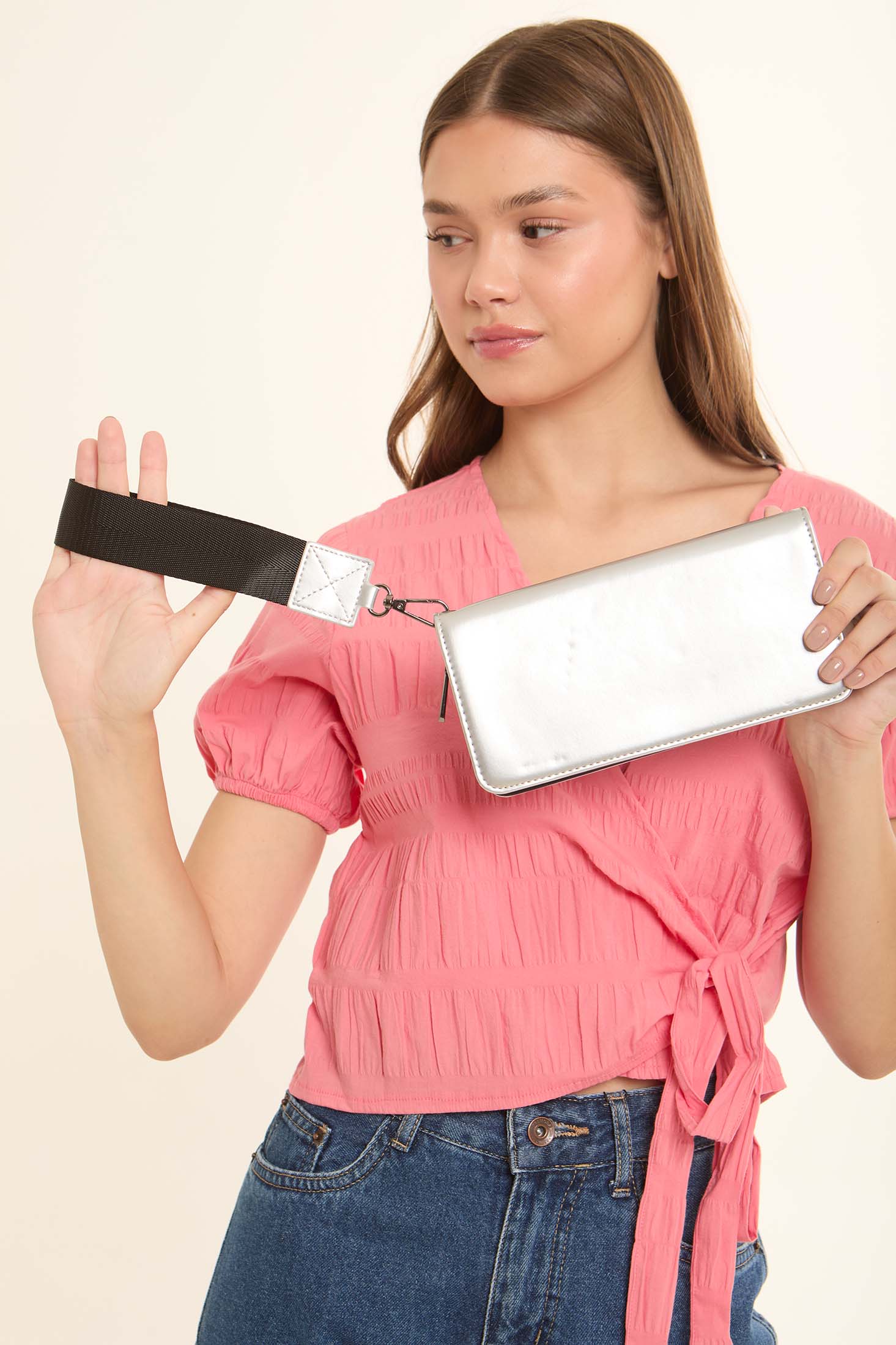 Daily Leather Wristlet Zip Wallet