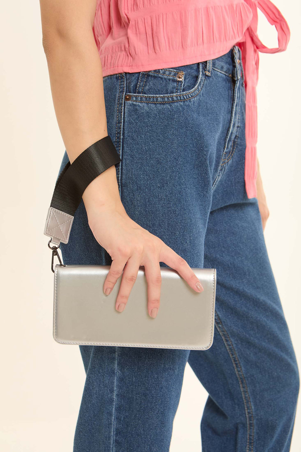 Daily Leather Wristlet Zip Wallet