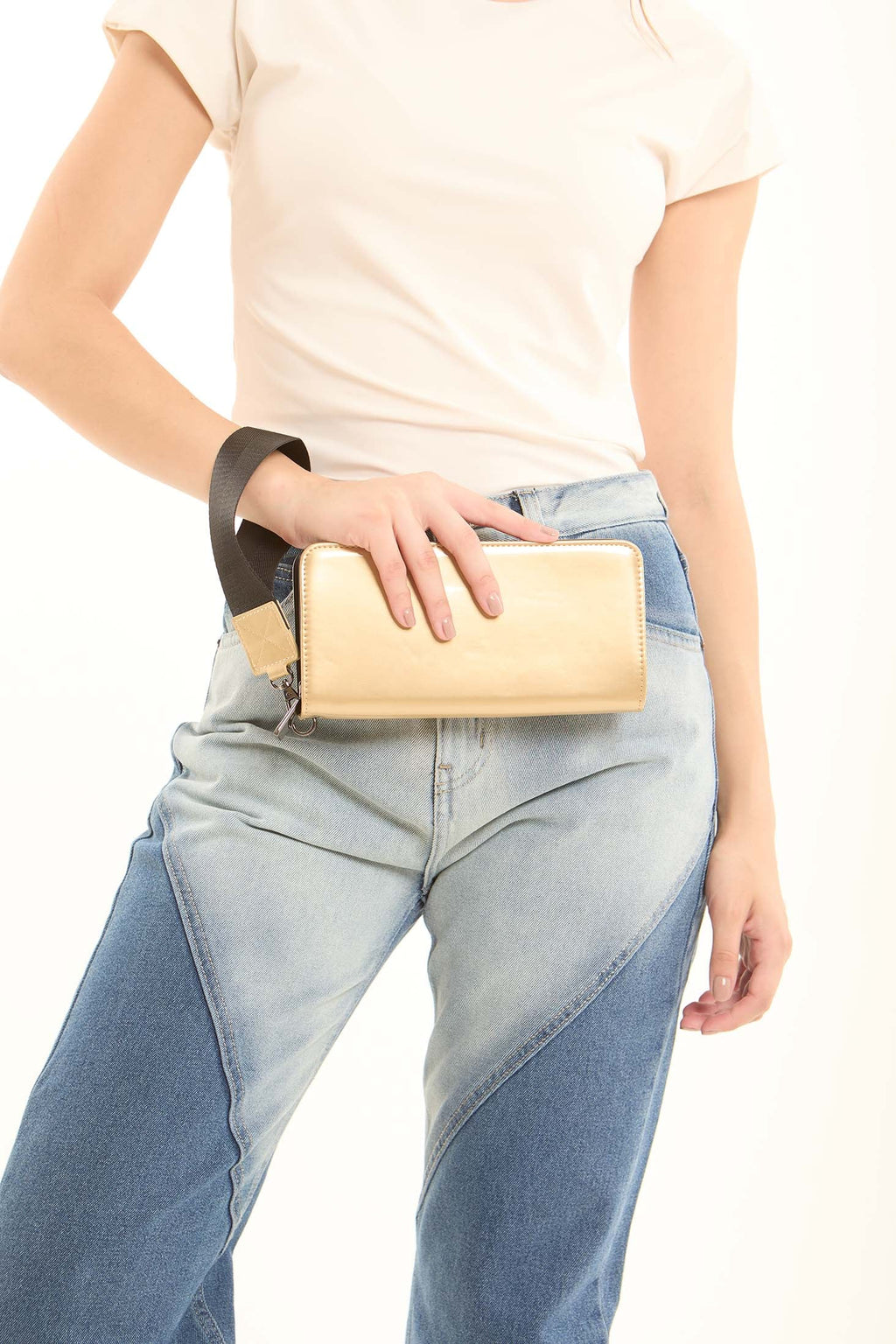Daily Leather Wristlet Zip Wallet